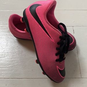 Nike little kid bravata cleats size 13
